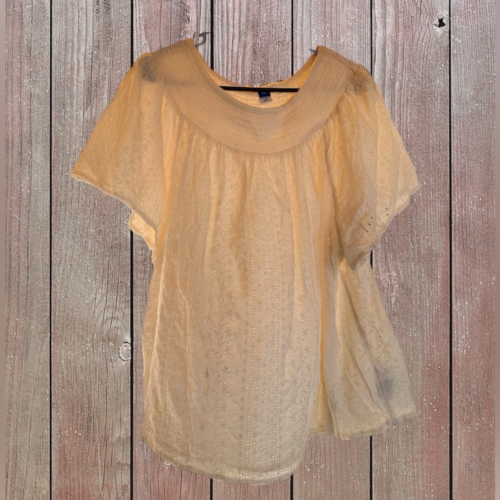 Women's Old Navy Short Sleeve swing top,  Embroidered, loose fit. Size XXLg